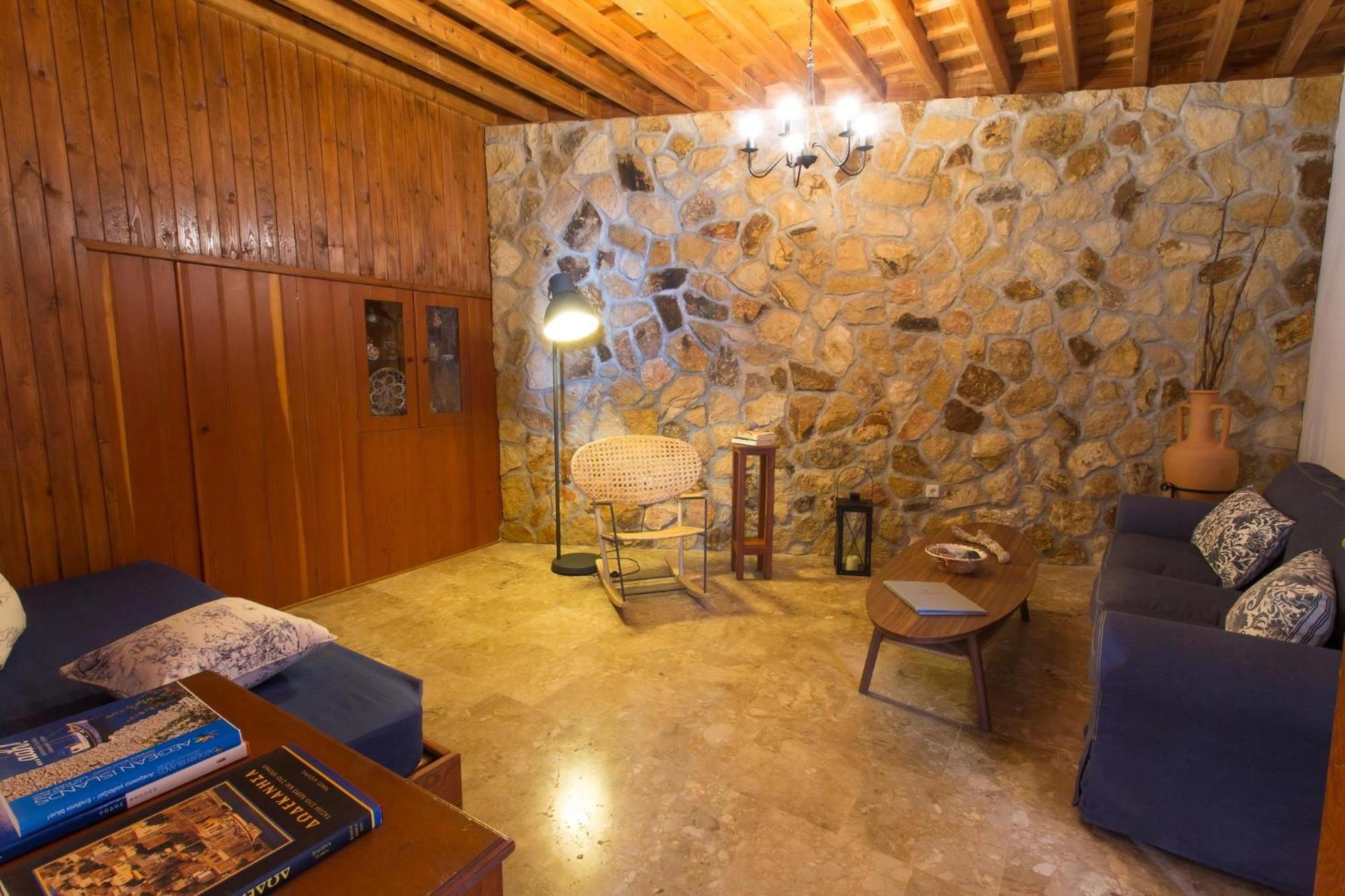 Thalassa 3 Modern Comfort Traditional Greek Charm Private Courtyards Steps From Square
